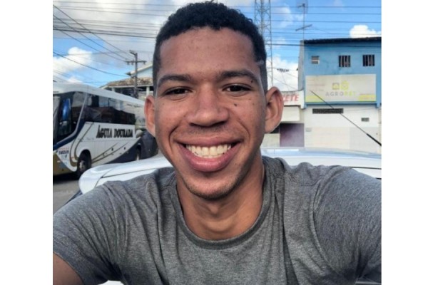 Família busca informações de jovem desaparecido há um mês Ajunews