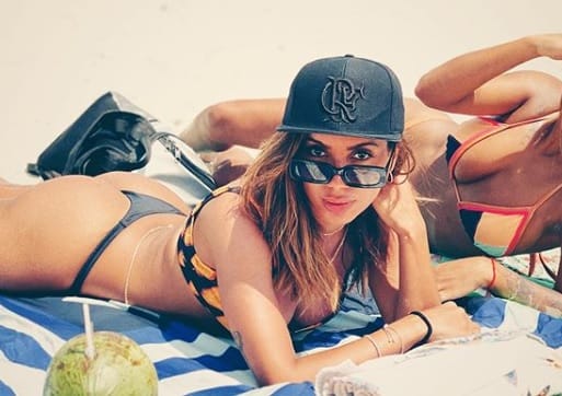 Anitta revela ter uma mulher com quem sempre fica Não é fechado