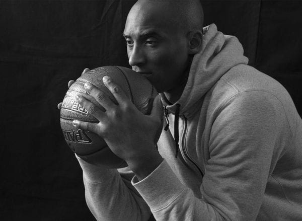 Astro da NBA Kobe Bryant morre em queda de helicóptero nos Estados Unidos