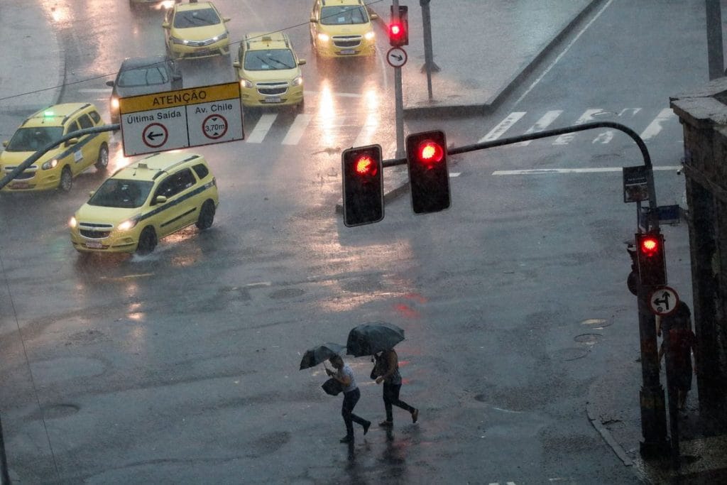 Bolsonaro anuncia R 892 milhões para cidades atingidas pela chuva
