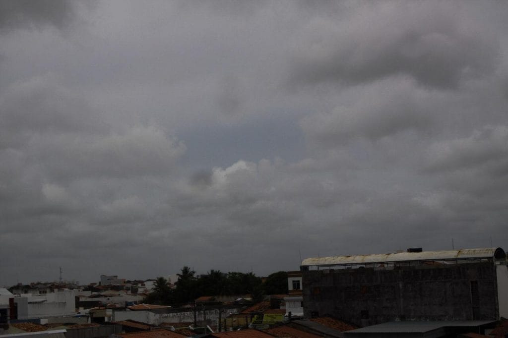 Bombeiros alertam população para chegada de frente fria