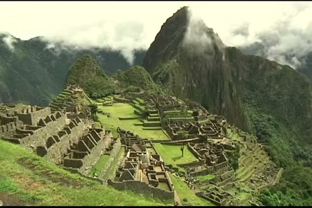 Brasileiros foram presos por danificarem ruínas de Macchu Picchu