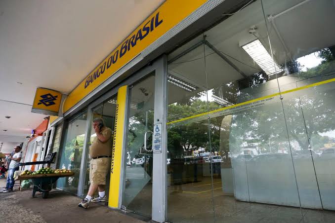 Caixa e Banco do Brasil iniciam pagamento de abono do PIS Pasep