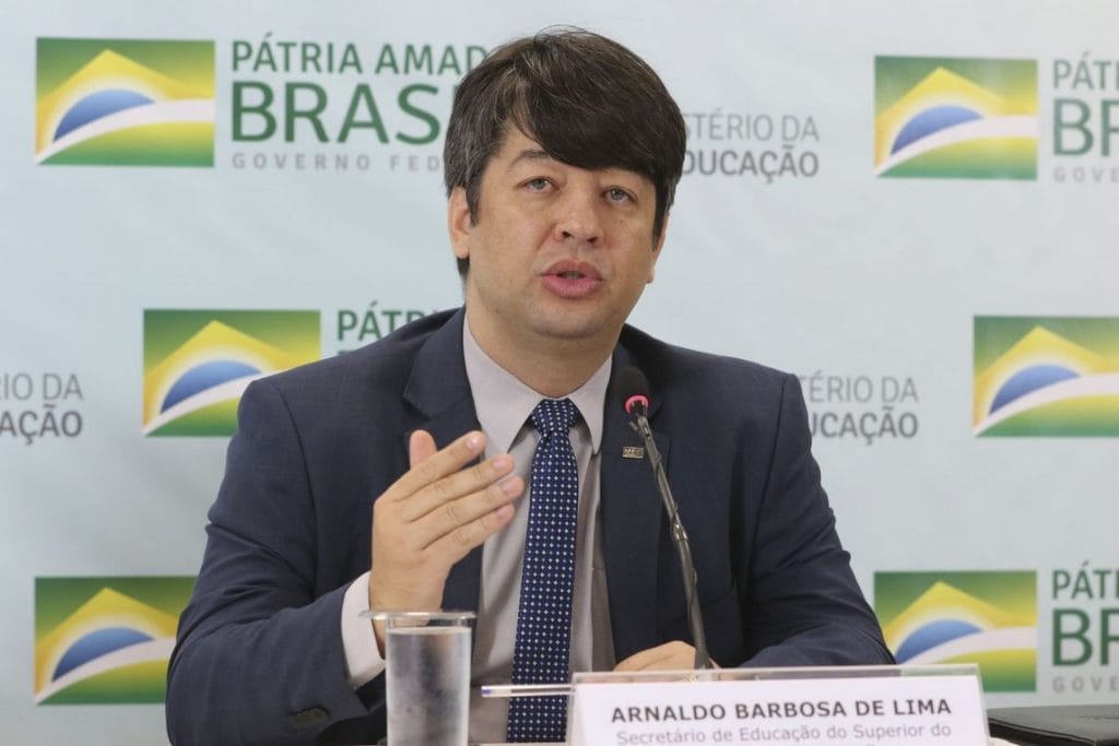 Em meio a crise no Sisu e Enem, secretário de Educação Superior do MEC pede demissão 1 Em meio a crise no Sisu e Enem secretário de Educação Superior do MEC pede demissão
