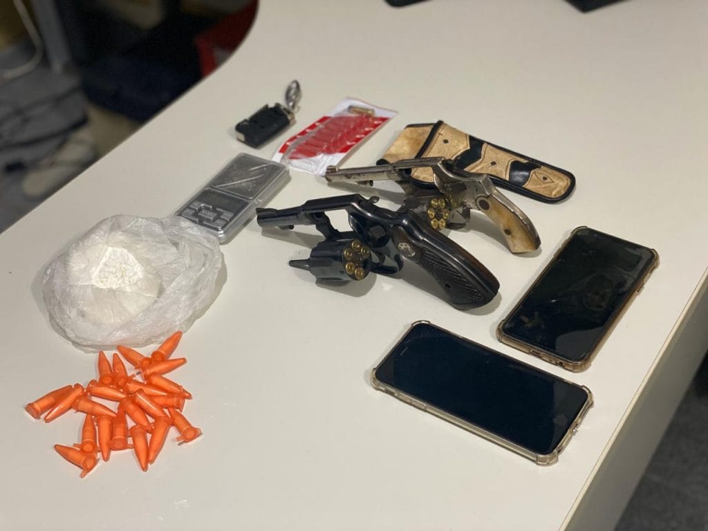 Em operação suspeitos de assaltos a bancos morrem e um é preso no bairro Santos Dumont