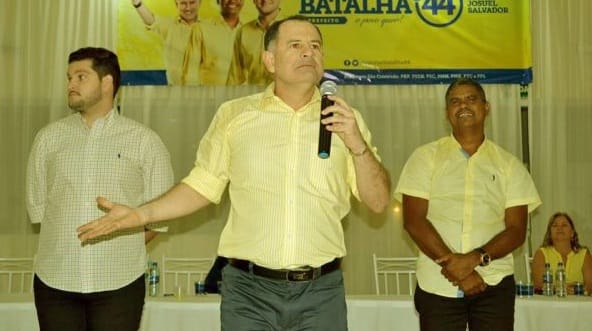 Ex prefeito de São Cristóvão diz que prefeitura é ocupadas por famílias inteiras