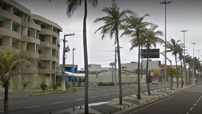 Homem morre após colisão entre carros na Orla de Atalaia