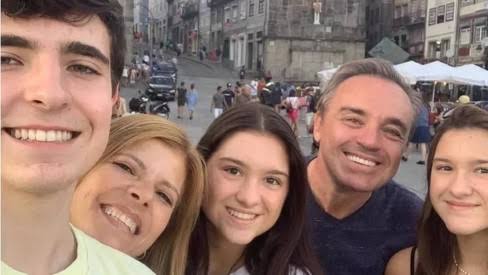 Justiça determina que viúva de Gugu receba pensão de R 100 mil por mês