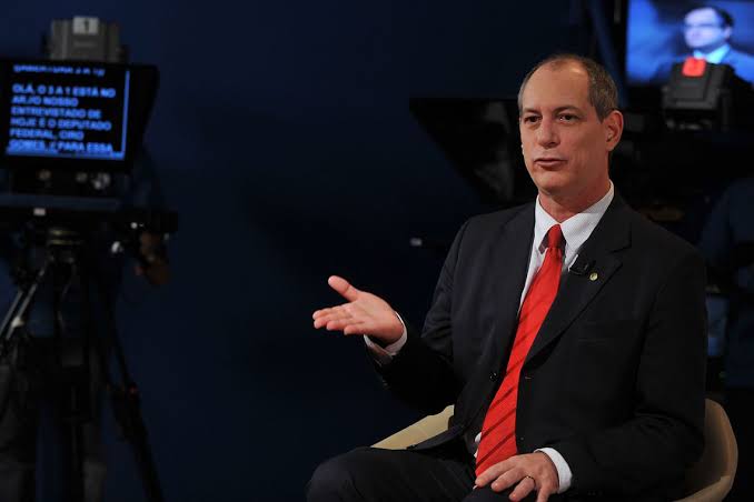 Justiça penhora Hilux de Ciro Gomes para indenizar Fernando Holiday