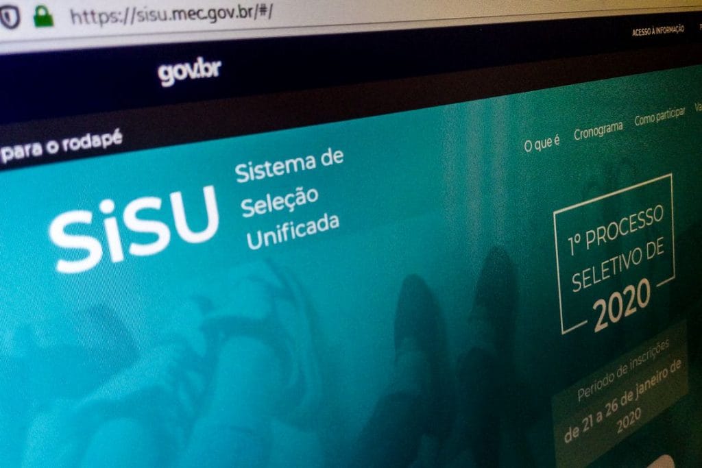 Justiça suspende resultado do Sisu e obriga MEC a provar que erro no Enem foi sanado