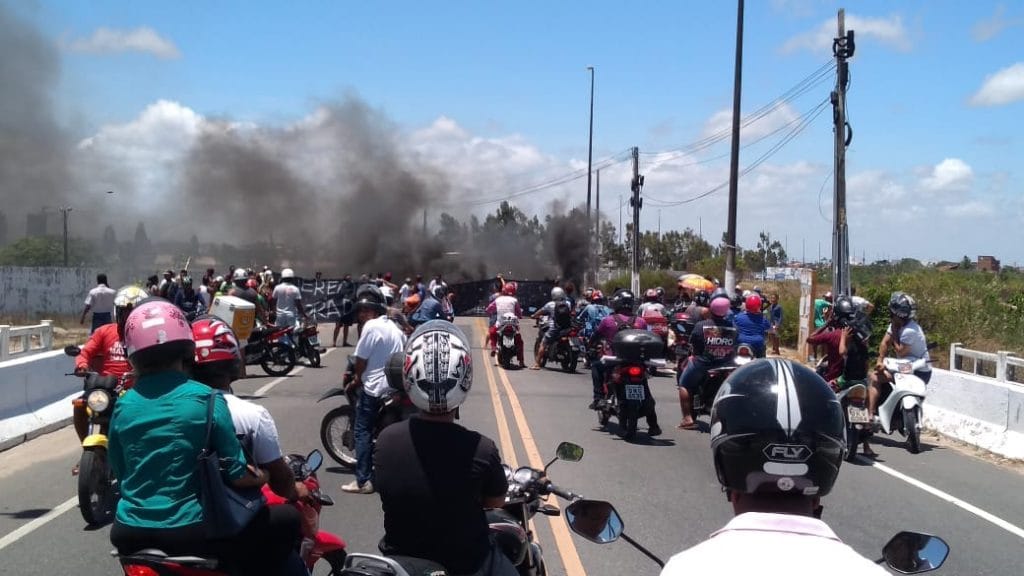 Manifestante fecham ponte que liga Nossa Senhora do Socorro a Aracaju