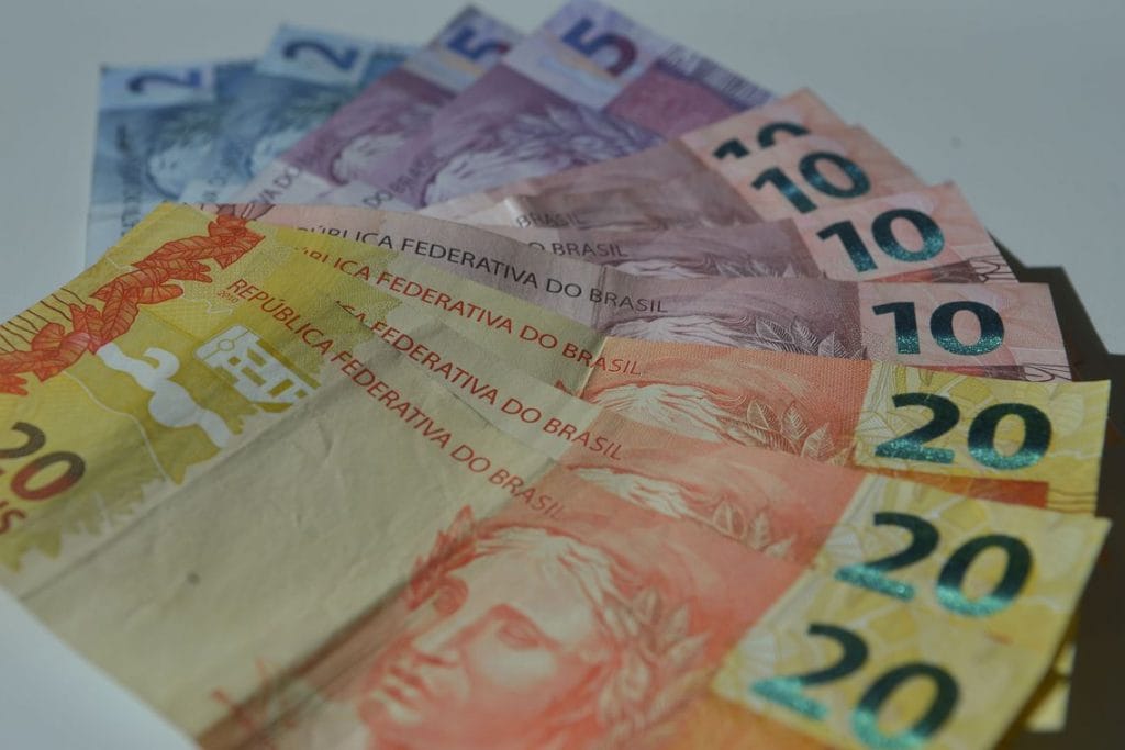 Novo reajuste do salário mínimo vai custar até R 33 bi diz órgão do Senado