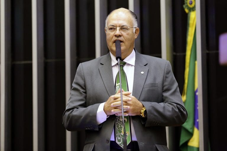 Projeto retira referência a homossexuais entre pessoas a serem visitadas por agentes de saúde