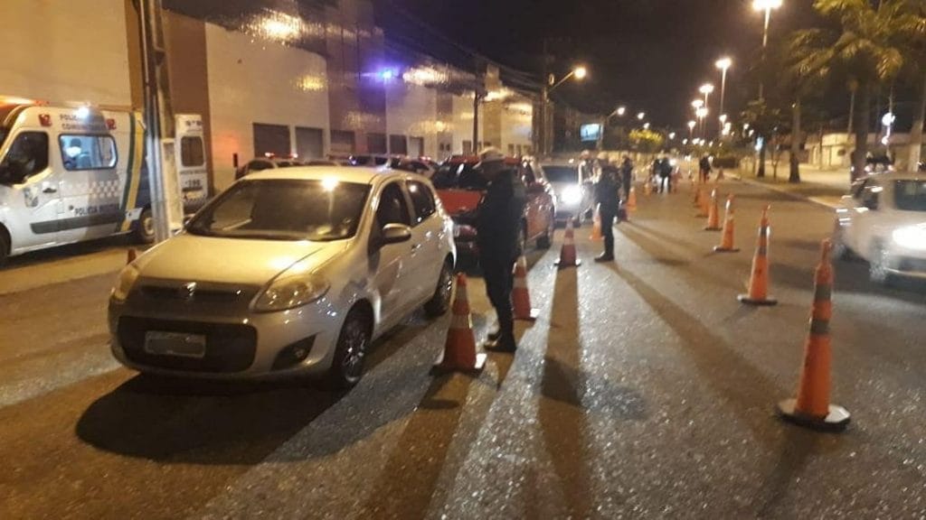 Um é preso e cinco são apreendidos em Operação Lei Seca