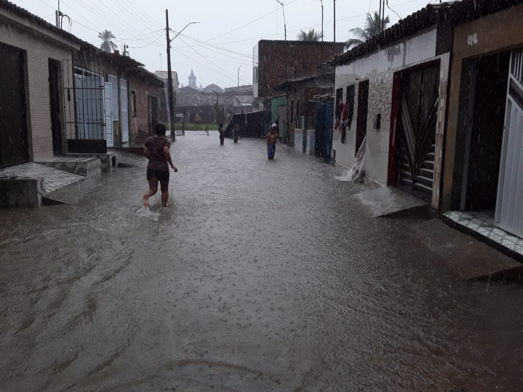 Votos e vídeos mostram estragos da chuva em Riachuelo 1
