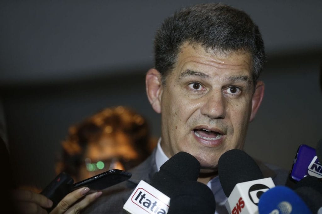 ‘Sinceramente tenho pena dela’ diz Bebiano sobre Regina Duarte