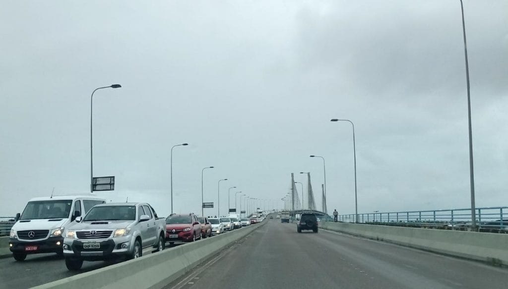 Acidente causa engarrafamento na ponte Aracaju Barra