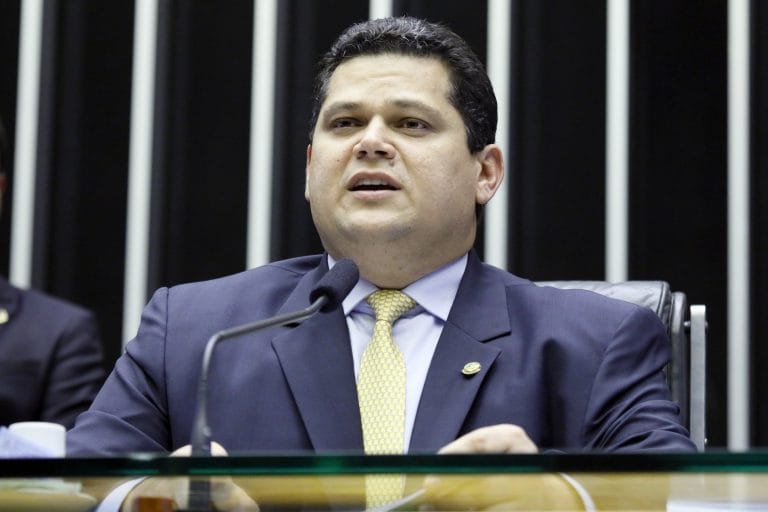 Alcolumbre diz que Congresso inicia trabalhos com pautas improrrogáveis