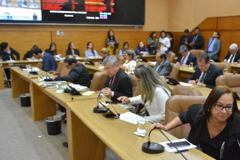 Alese aprova veto sobre presença de psicólogos e assistentes sociais em escolas estaduais
