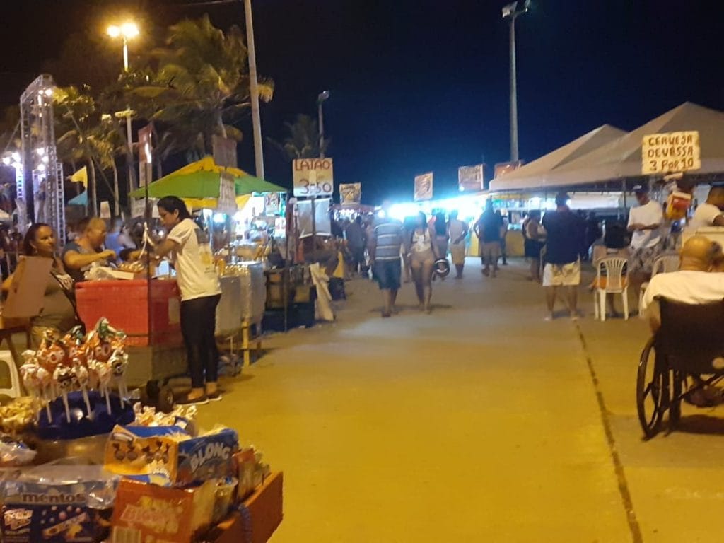 Ambulantes do Projeto Verão esperam aumento de vendas neste domingo