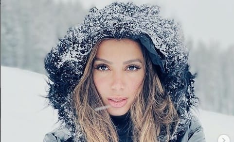 Anitta relata problema com United Airlines para voltar ao Brasil Fiz barracão em inglês