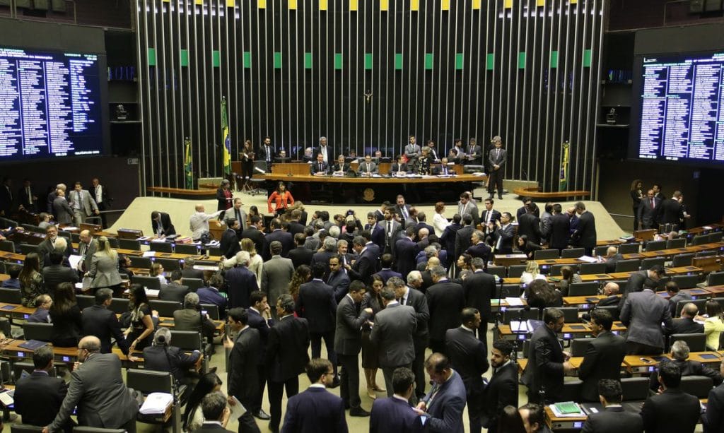 Após recesso Congresso deve colocar marco do saneamento na pauta