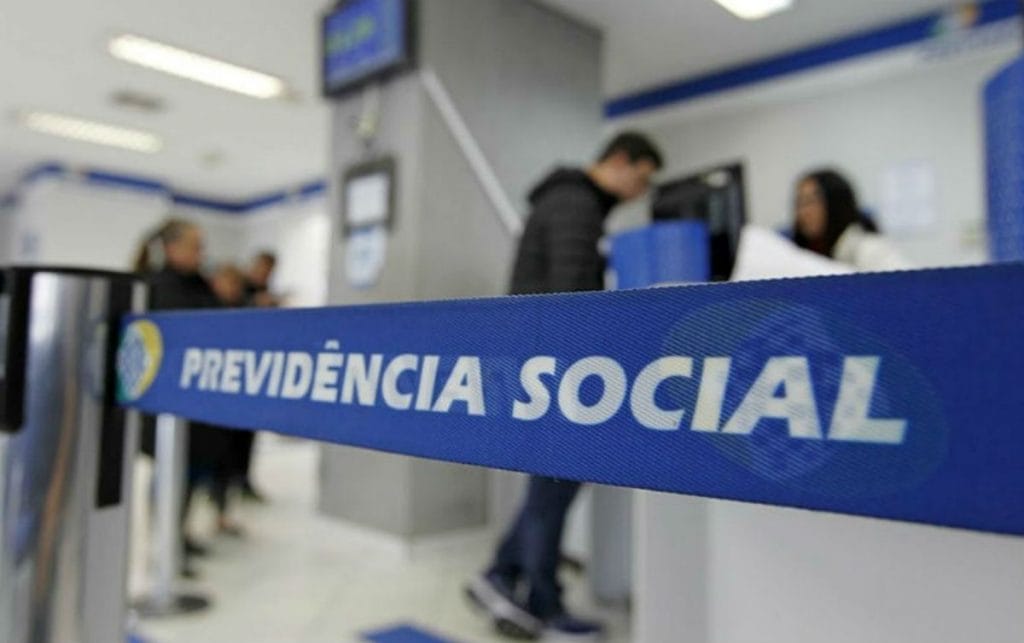 Auxílio doença de quem ganha menos não é pago por falta de regra do governo