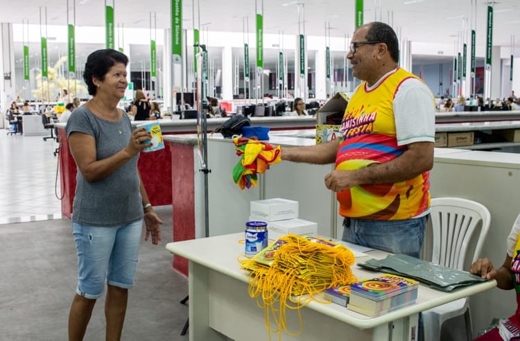 Bloco da Prevenção Folião pode trocar leite por abadá a partir desta quarta