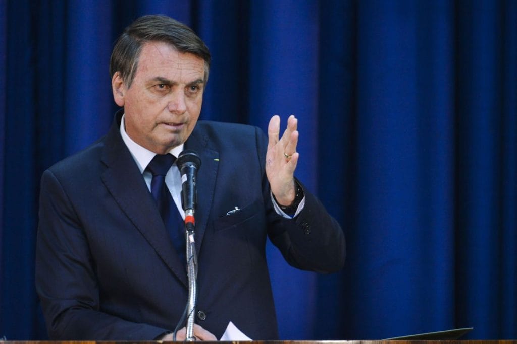 Bolsonaro manda vídeo por WhatsApp convocando para ato anti Congresso diz jornal