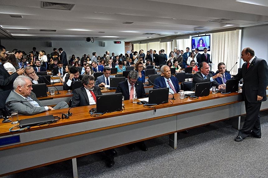 Botão de pânico para ônibus é aprovado na CCJ