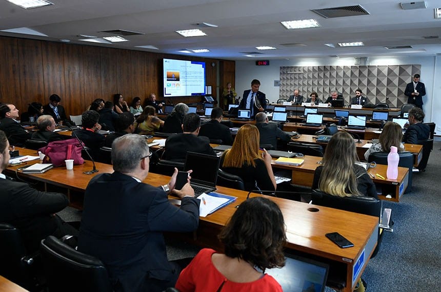 CPI das Fake News se mobiliza contra depoente que atacou jornalista