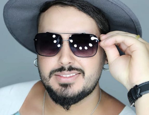 Cantor sertanejo morre após bater em poste em Cuiabá