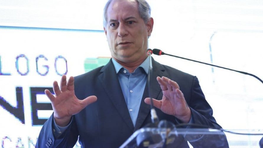 Ciro Gomes dispara em vídeo contra Bolsonaro Família de canalhas