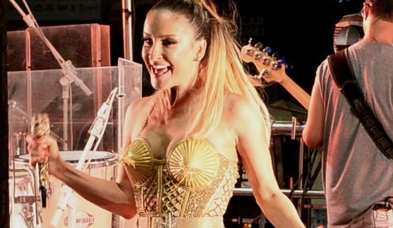 Claudia Leitte diz que pode fazer turnê com Ivete Sangalo