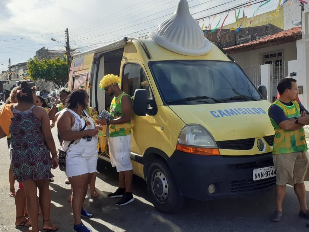 Com ajuda do Camisildo Secretaria da Saúde distribui preservativos no Rasgadinho