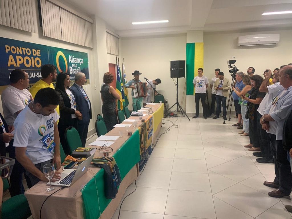 Com auditório lotado e no ritmo da sanfona Aliança pelo Brasil recolhe assinaturas em Aracaju
