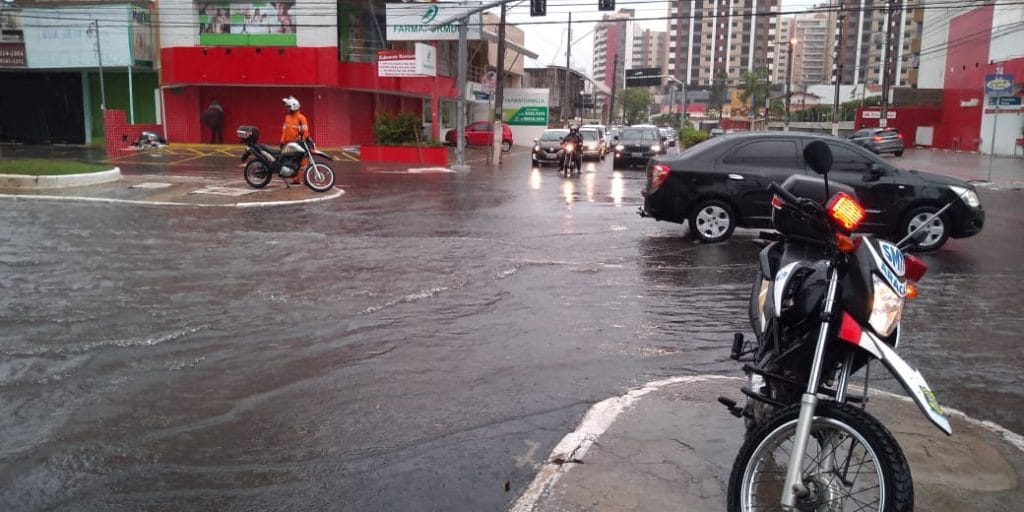 Confira as vias congestionadas e rotas alter