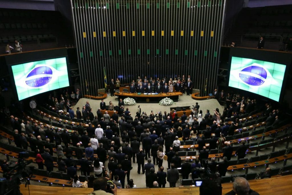 Congresso retoma trabalhos nesta segunda feira