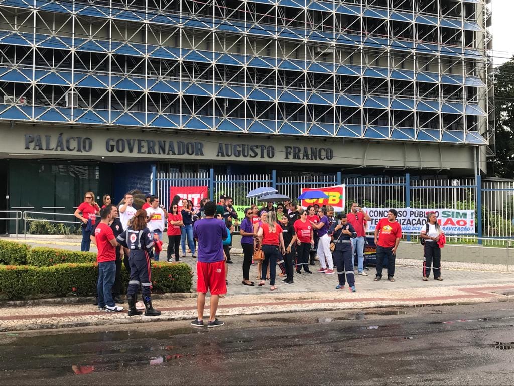 Contra privatização do Samu profissionais da saúde fazem manifestação em Aracaju