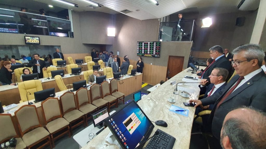 Câmara de Aracaju aprova por maioria redução do recesso parlamentar