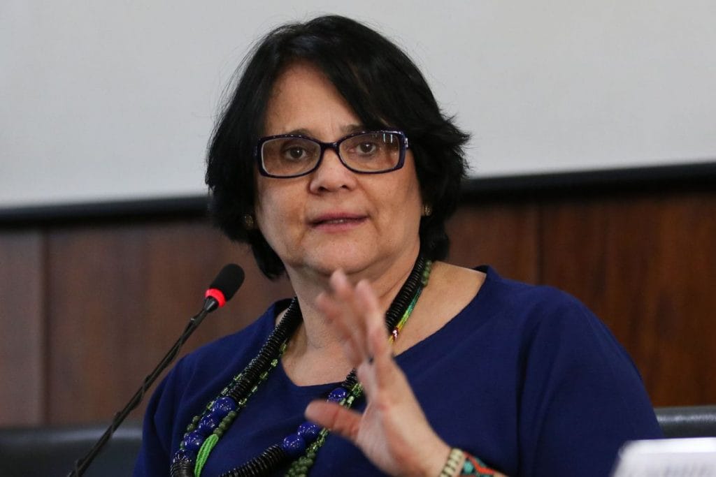 Damares quer lançar plano de abstinência sexual no Norte e Nordeste