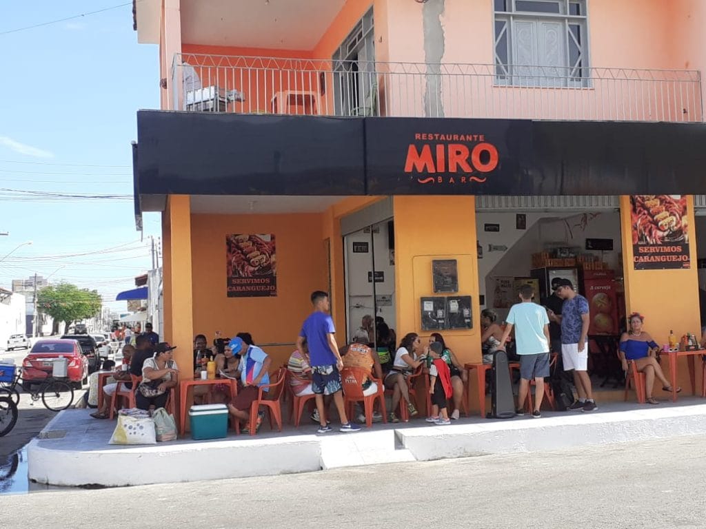 Dono de bar torce para aumento das vendas no segundo dia do rasgadinho