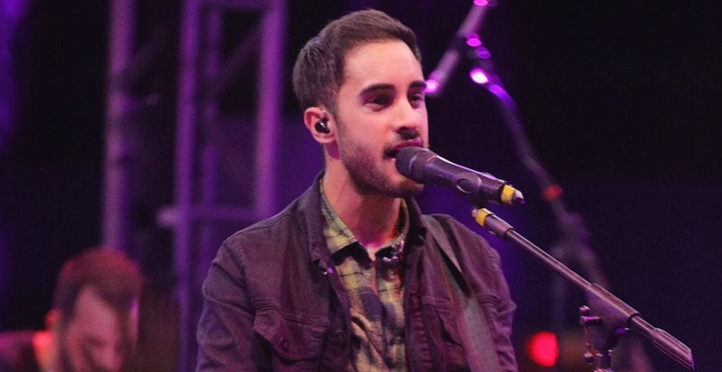 Durante show público avisa a Diogo Melim que Bianca foi eliminada do BBB 1