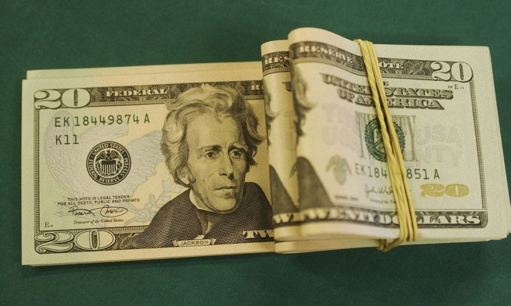 Dólar fecha a R 4326 no maior nível desde criação do real