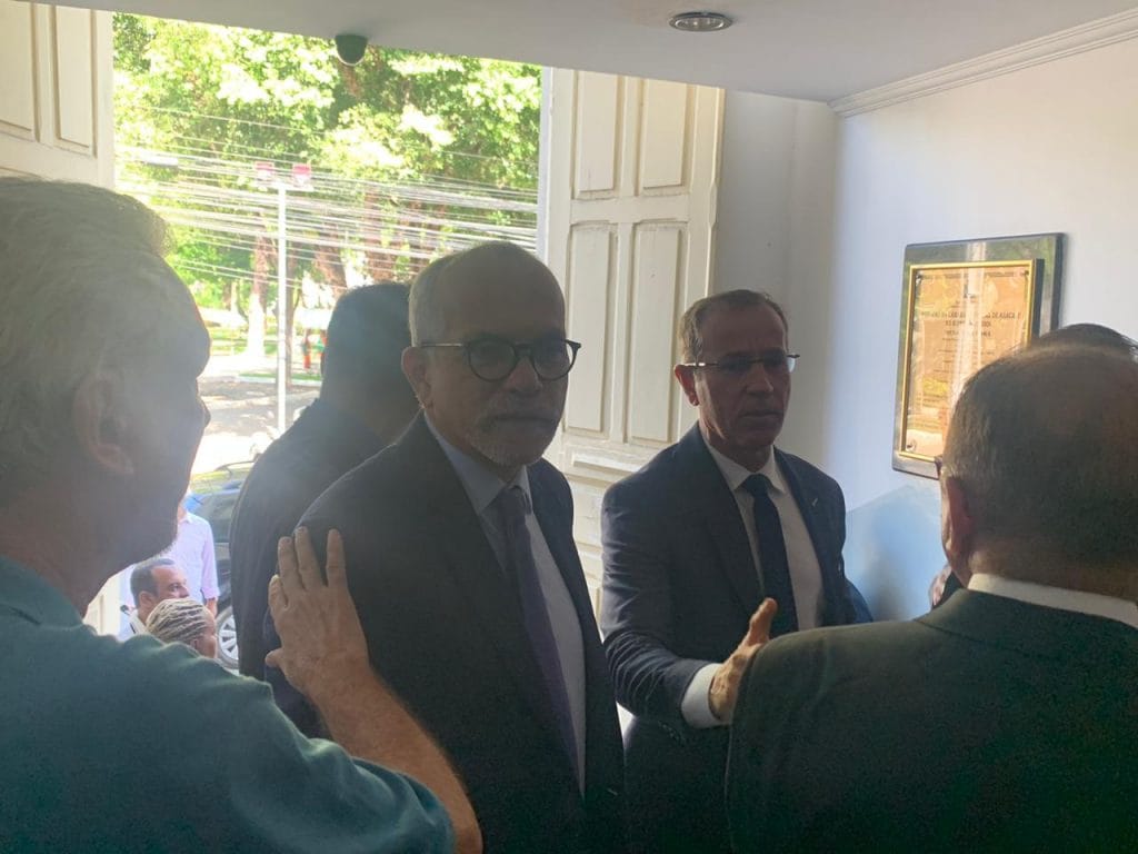 Edvaldo Nogueira chega à Câmara de Vereadores para iniciar ano legislativo