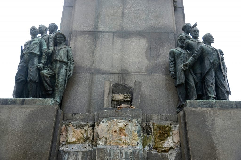 Estátua em monumento a Marechal Deodoro da Fonseca é furtada no Rio