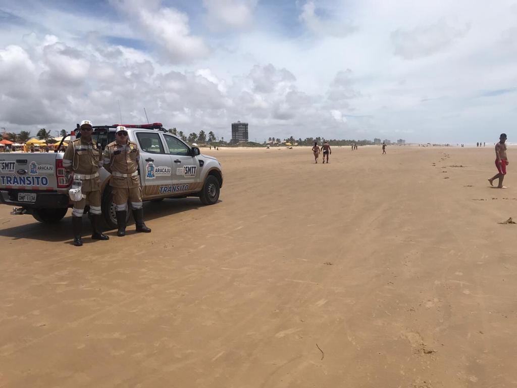Fiscalização de veículos nas praias é intensificada no Carnaval em Aracaju