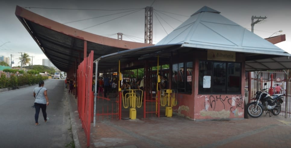 Guarda municipal surpreende suspeitos de assalto a ônibus no terminal Atalaia