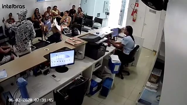 Homem invade clínica e rouba pacientes no Siqueira Campos 1