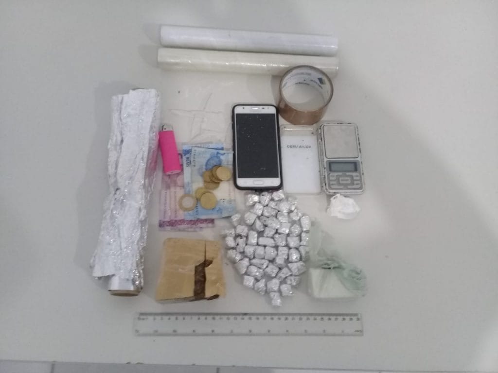 Homem é preso em casa por tráfico de drogas no bairro Olaria